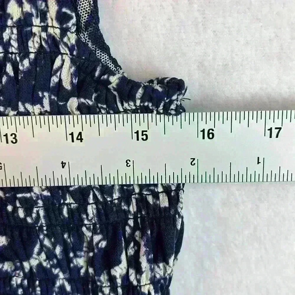 Evereve Top Navy/White Women’s Size Large Smocked Elastic - Picture 5 of 6